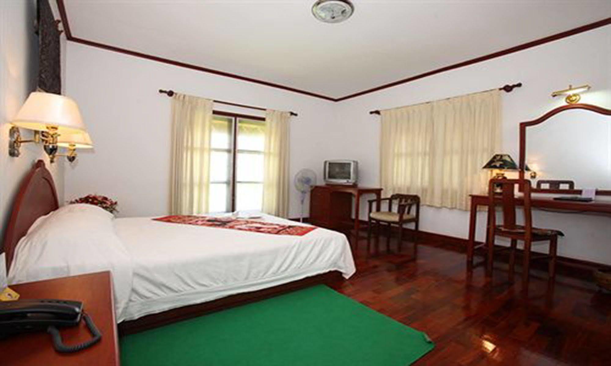 Vansana Plain Of Jars Hotel Muang Phonsavan Exterior photo